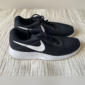 Nike Tanjun Sneakers